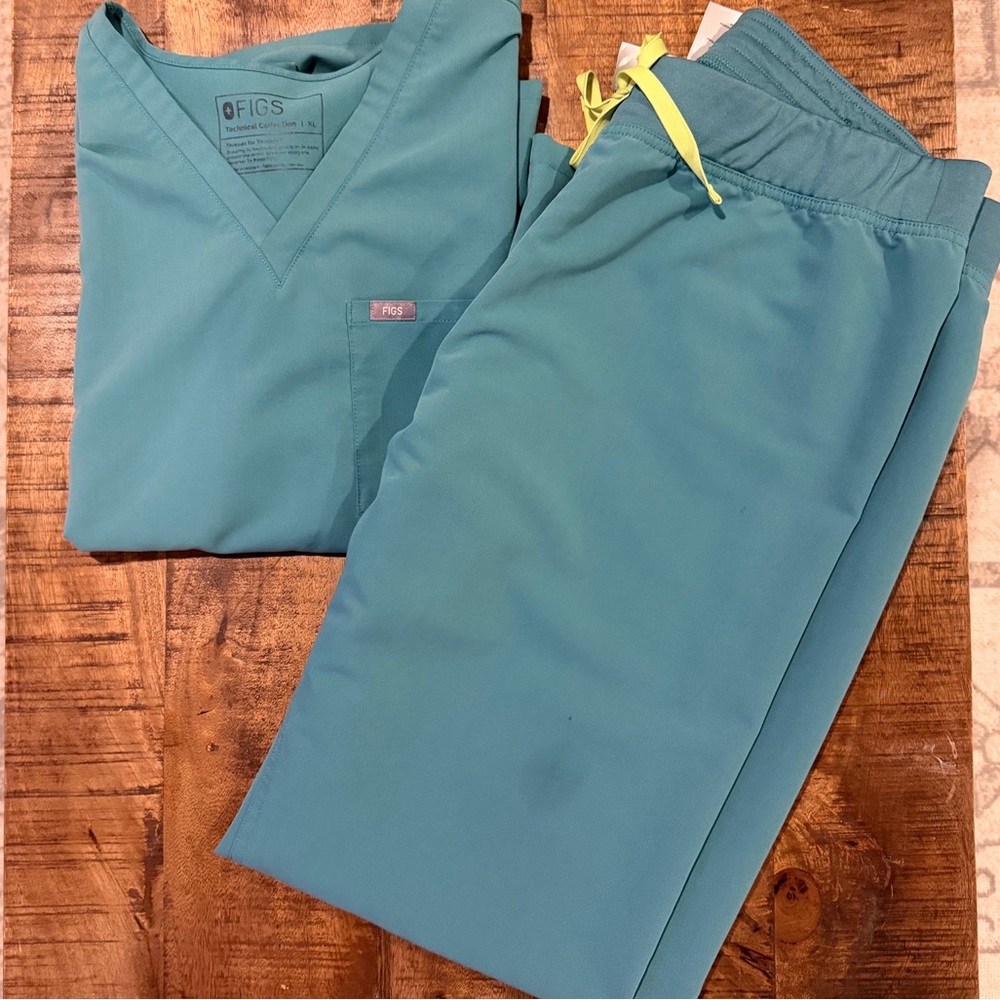 FIGS Catarina Top XL + Livingston Pants XL Tall – Cactus Green